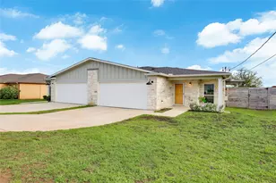 20109 Travis Dr, Lago Vista, TX 78645 - Photo 2