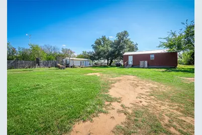 906 E Brown Street, Llano, TX 78643 - Photo 22