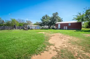 906 E Brown St, Llano, TX 78643 - Photo 22