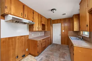 906 E Brown St, Llano, TX 78643 - Photo 10