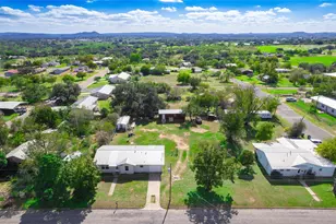 906 E Brown St, Llano, TX 78643 - Photo 28