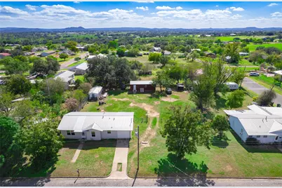 906 E Brown Street, Llano, TX 78643 - Photo 4