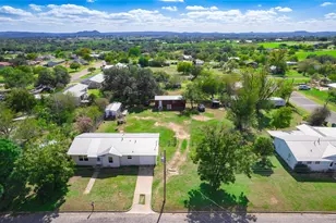906 E Brown St, Llano, TX 78643 - Photo 4