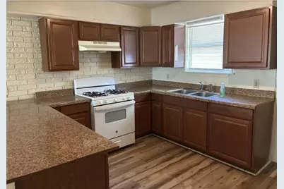 606 W 4th Street, Taylor, TX 76574 - Photo 4