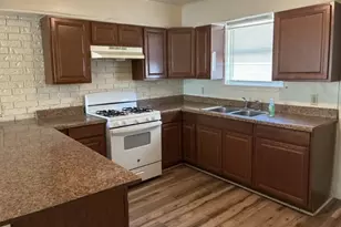 606 W 4th St, Taylor, TX 76574 - Photo 4