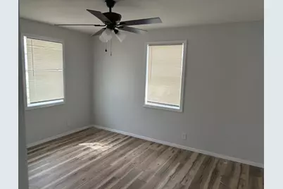 606 W 4th Street, Taylor, TX 76574 - Photo 6