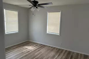 606 W 4th St, Taylor, TX 76574 - Photo 6