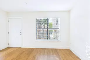 711 W 32nd St, Austin, TX 78705 - Photo 2