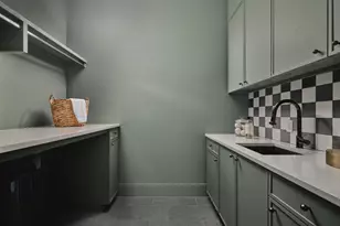 704 E 46th St, Austin, TX 78751 - Photo 28