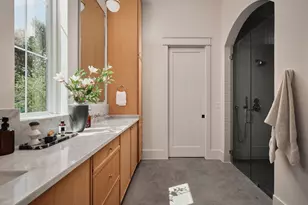 704 E 46th St, Austin, TX 78751 - Photo 14
