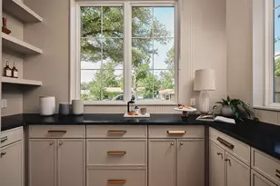 704 E 46th St, Austin, TX 78751 - Photo 24