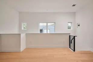 704 E 46th St, Austin, TX 78751 - Photo 34