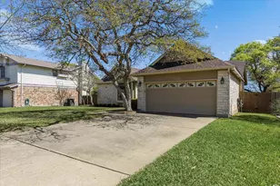 11101 Grapevine Ln, Austin, TX 78759 - Photo 2