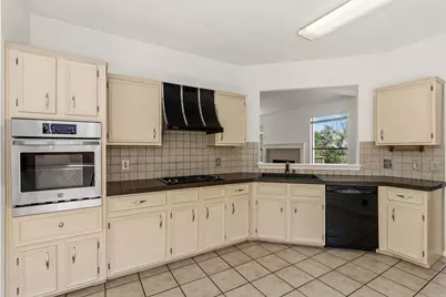 11101 Grapevine Lane, Austin, TX 78759 - Photo 14