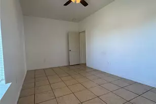 609 M L K Dr, Elgin, TX 78621 - Photo 10