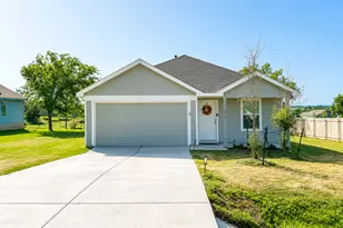 11212 Superior Bay Ln, Mustang Ridge, TX 78610 - Photo 2