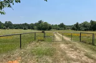 1010 Co Rd 490, Elgin, TX 78621 - Photo 2