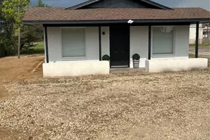 2705 Donna Dr, Taylor, TX 76574 - Photo 1