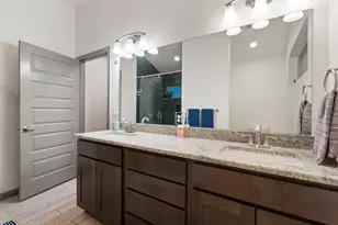 1158 Ridgeway Dr, Austin, TX 78702 - Photo 14