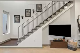 1158 Ridgeway Dr, Austin, TX 78702 - Photo 10