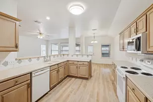 1611 Sunnycrest Cir, New Braunfels, TX 78130 - Photo 6