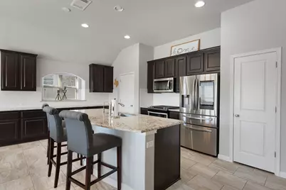 105 W Highfield Street, Hutto, TX 78634 - Photo 6