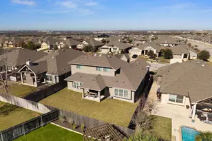 105 W Highfield St, Hutto, TX 78634 - Photo 32