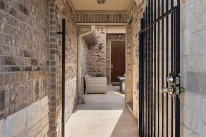 105 W Highfield Street, Hutto, TX 78634 - Photo 4