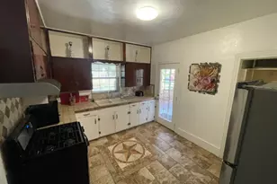 1506 E 2nd St, Austin, TX 78702 - Photo 8