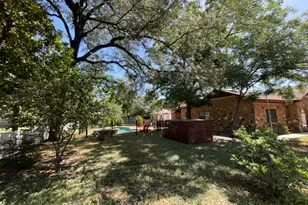1506 E 2nd St, Austin, TX 78702 - Photo 2