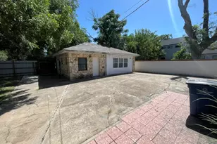 1506 E 2nd St, Austin, TX 78702 - Photo 12