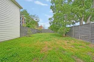 1100 Saucedo St, Austin, TX 78721 - Photo 20