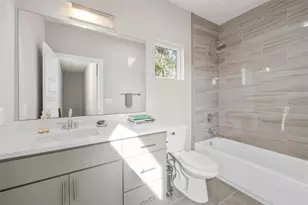 1100 Saucedo St, Austin, TX 78721 - Photo 16