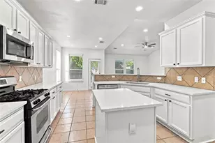 21008 Hallbrook Ln, Pflugerville, TX 78660 - Photo 12