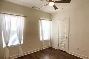 3007 E 12th St, Austin, TX 78702 - Photo 8