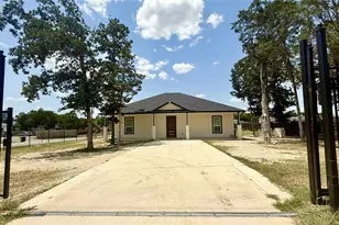 146 Buena Fortuna Rd, Elgin, TX 78621 - Photo 2