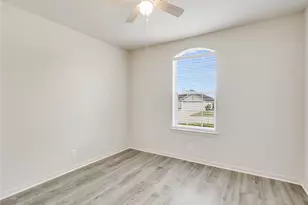 305 Dana Dr, Hutto, TX 78634 - Photo 10