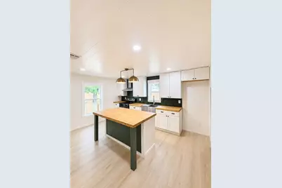 223 NW Front Street, Bartlett, TX 76511 - Photo 8