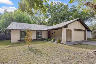 9215 Hunters Trace E, Austin, TX 78758 - Photo 4
