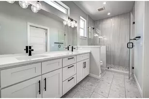 1110 3/4 Fiesta St, Austin, TX 78702 - Photo 8