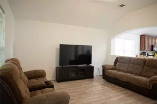 9305 Pioneer Forest Dr, Austin, TX 78744 - Photo 18