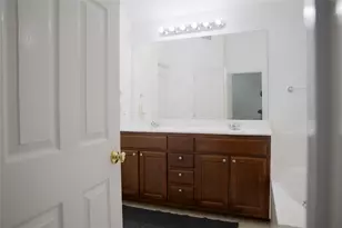 9305 Pioneer Forest Dr, Austin, TX 78744 - Photo 4