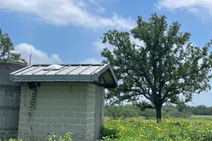 2238 Flash Cir, Luling, TX 78648 - Photo 8