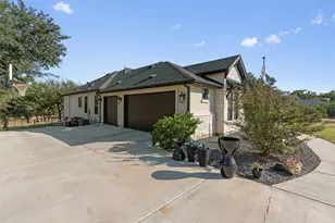 1008 Eagle Point Dr, Georgetown, TX 78628 - Photo 38