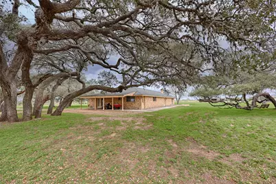 341 County Road 233 Road, Hallettsville, TX 77964 - Photo 4
