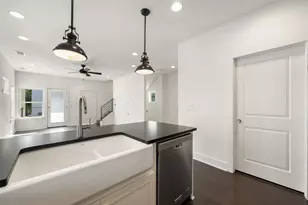 1008 Muse Ln, Austin, TX 78702 - Photo 30