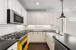 1008 Muse Ln, Austin, TX 78702 - Photo 4