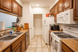 807 W 25th St, Austin, TX 78705 - Photo 4