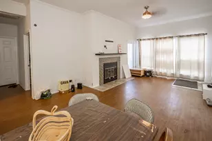 807 W 25th St, Austin, TX 78705 - Photo 2