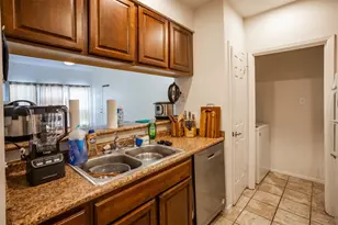 807 W 25th St, Austin, TX 78705 - Photo 6